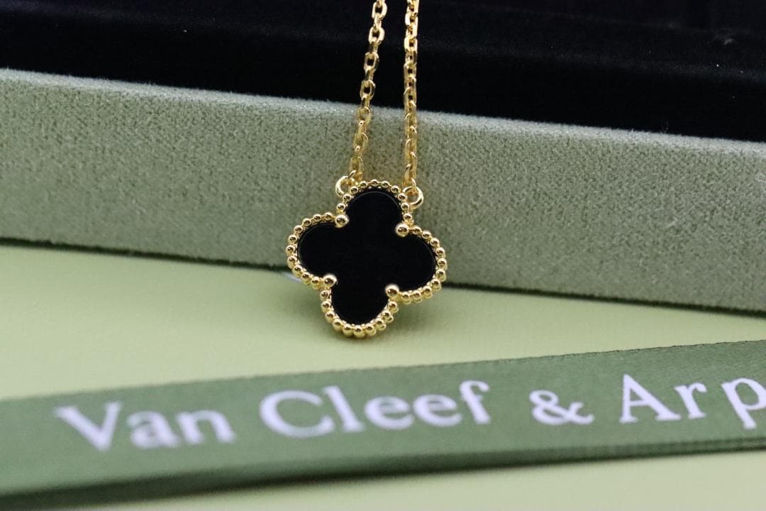 Van Cleef & Arpels ゴールド クローバーネックレス Van Cleef & Arpels ゴールド クローバーネックレス