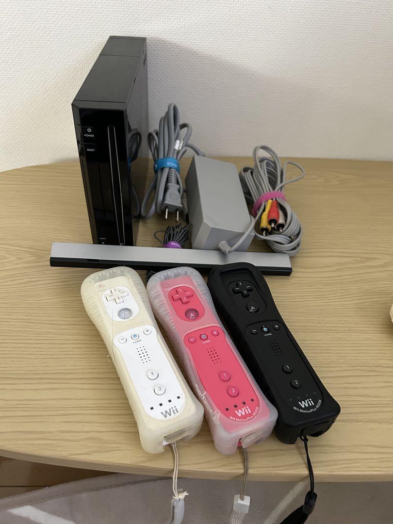 Wii本体 リモコン3つ ホイール2個セット　ソフト7枚