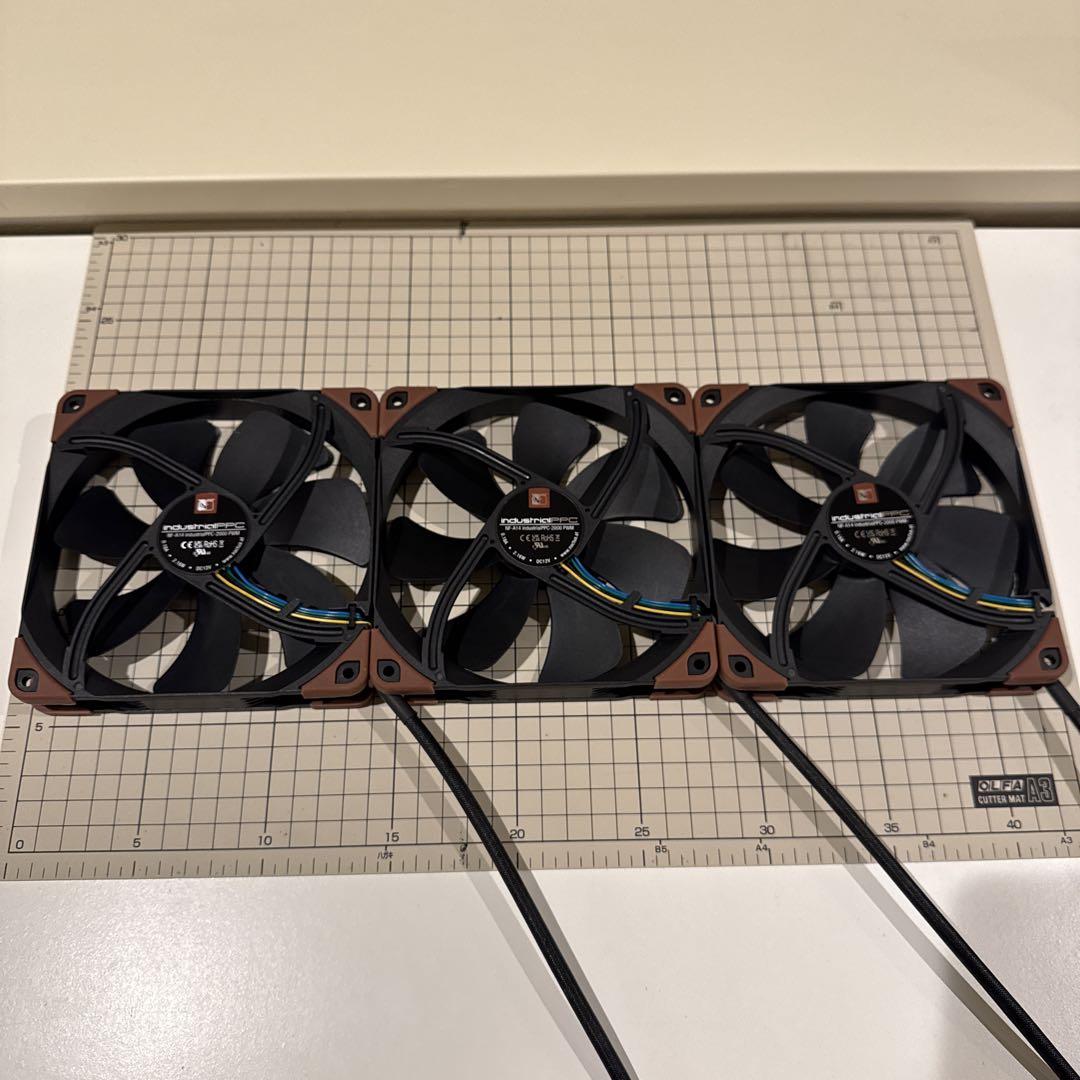 noctua NF-A14 industrialPPC-2000 PWM 3枚