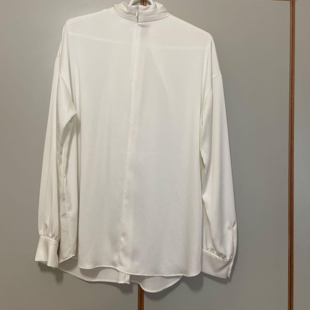 UNTITLED (アンタイトル) ヴィスミーサテン ブラウス