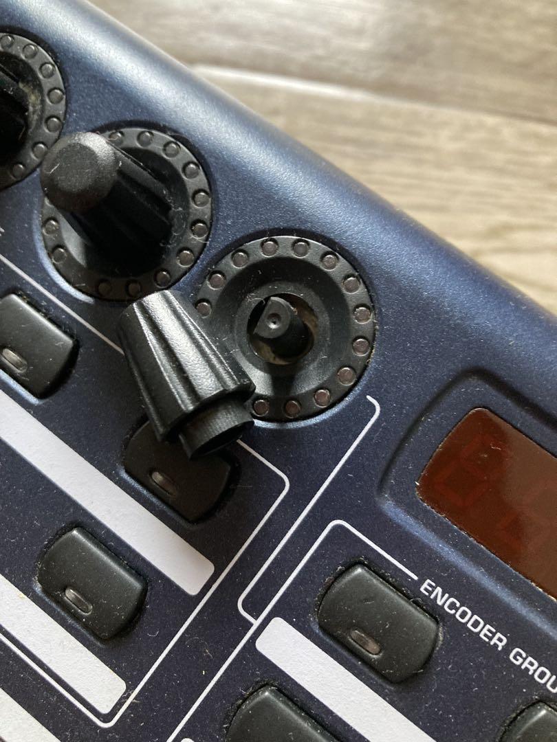 BCR2000 USB MIDIコントローラー