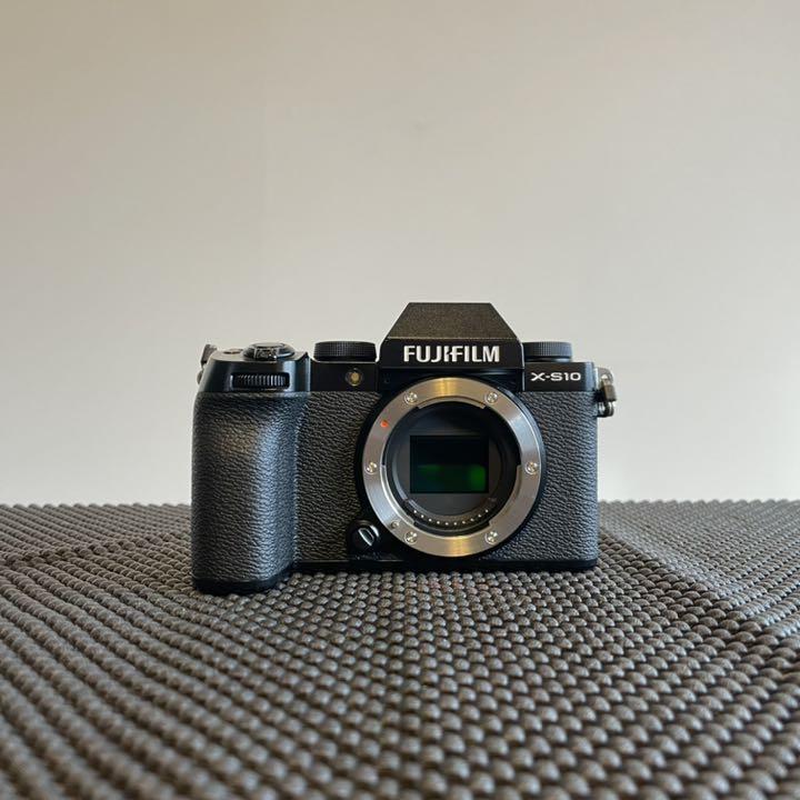 FUJI FILM X-S10