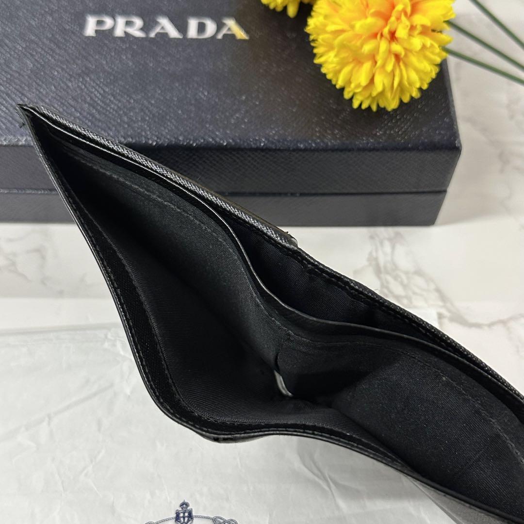 新品同様‼️ プラダ　PRADA 財布　二つ折り　折り財布　サフィアーノ