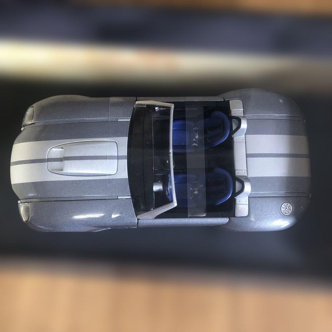 ミニカー FORD SHELBY COBRA 1/18