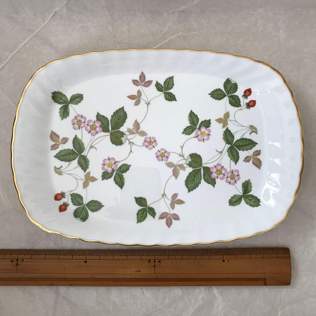 ウェッジウッド ワイルドストロベリー 【希少】黒壺 プレート ウェッジウッド ワイルドストロベリー 【希少】黒壺 プレート