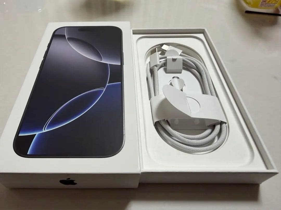 Apple iPhone 16 Pro ブラックチタニウム ガラスフィルム付き MERCADOAVALIA_COM_BR