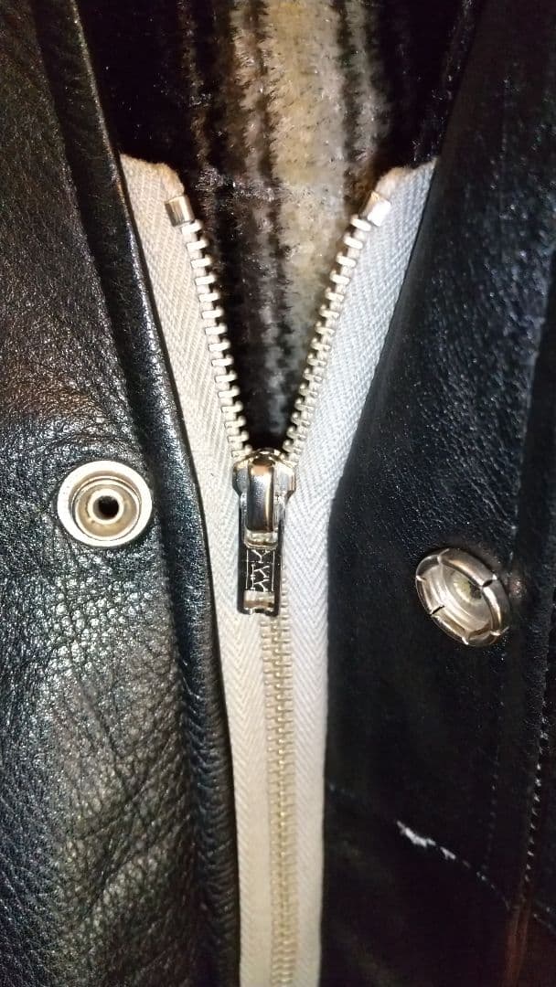 New Paris レザージャケット XL 黒 ウエスト絞り ベルト付き New Paris レザージャケット XL 黒 ウエスト絞り ベルト付き