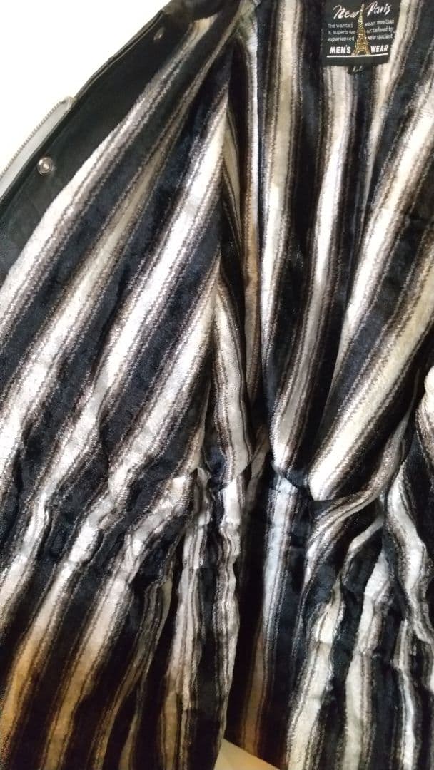 New Paris レザージャケット XL 黒 ウエスト絞り ベルト付き New Paris レザージャケット XL 黒 ウエスト絞り ベルト付き