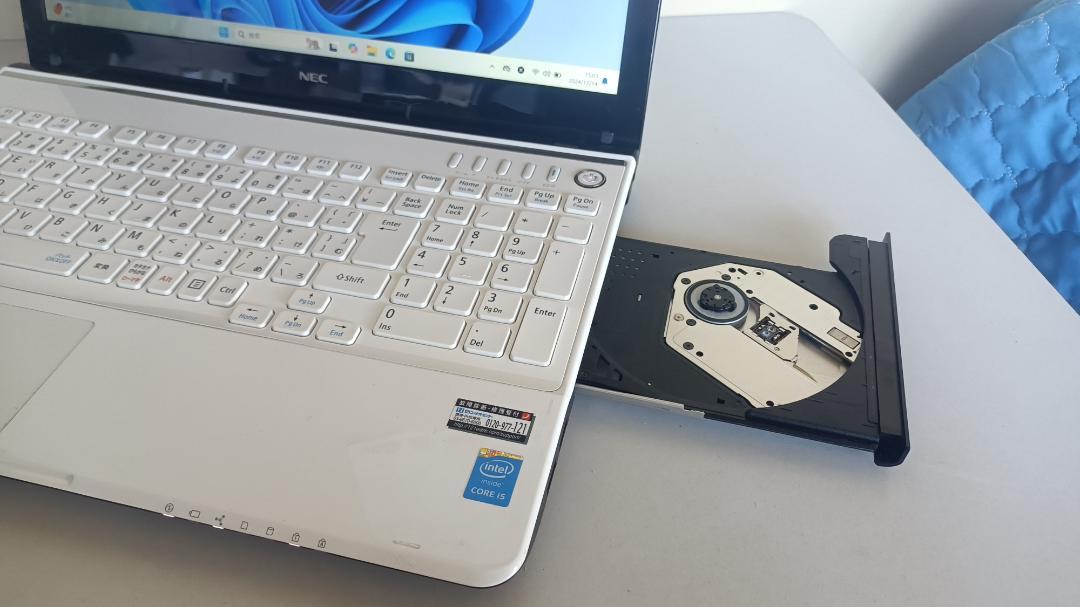 ノートパソコンNEC Core i5 SSD メモリ 8G Blu-ray
