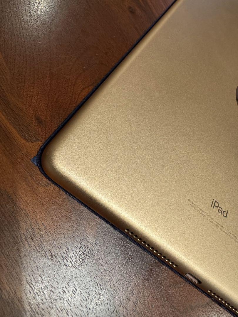 【美品】iPad 第6世代 ゴールド　128GB iPad 第6世代 128GB Wi-Fiモデル Amazon.com: Apple iPad with
