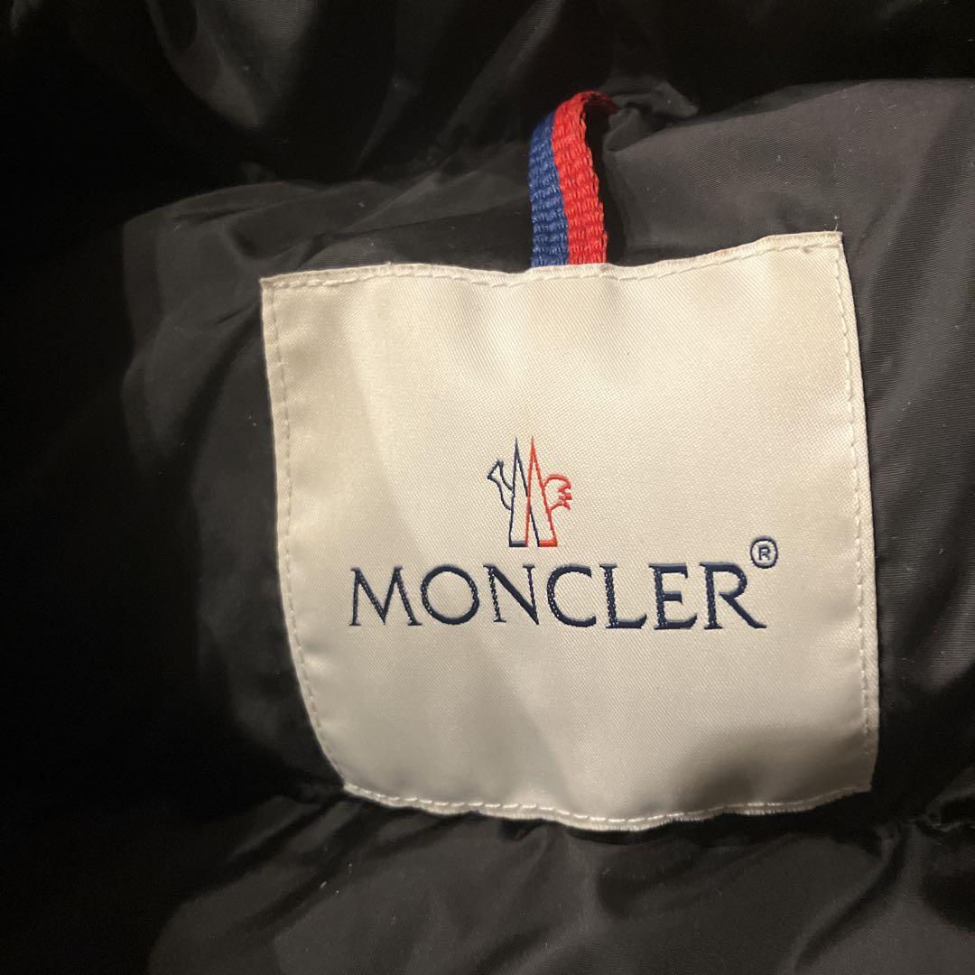 MONCLER ブラック ダウンベスト