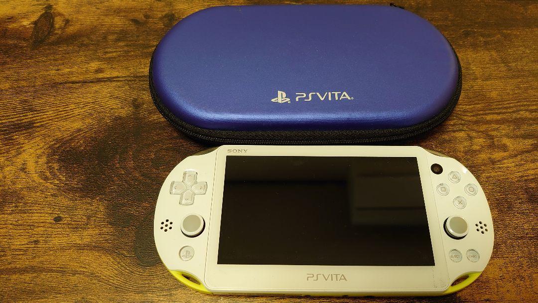 PS Vita ホワイト 8GBメモリーカード付き