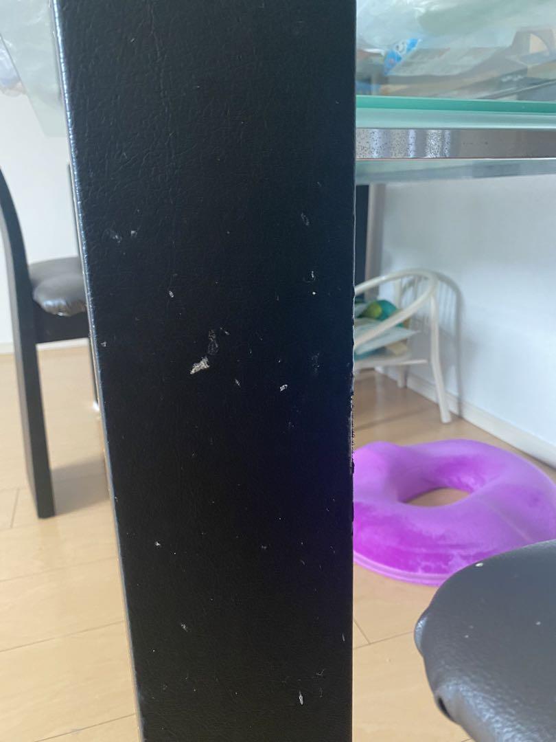 ガラス製ダイニングテーブル