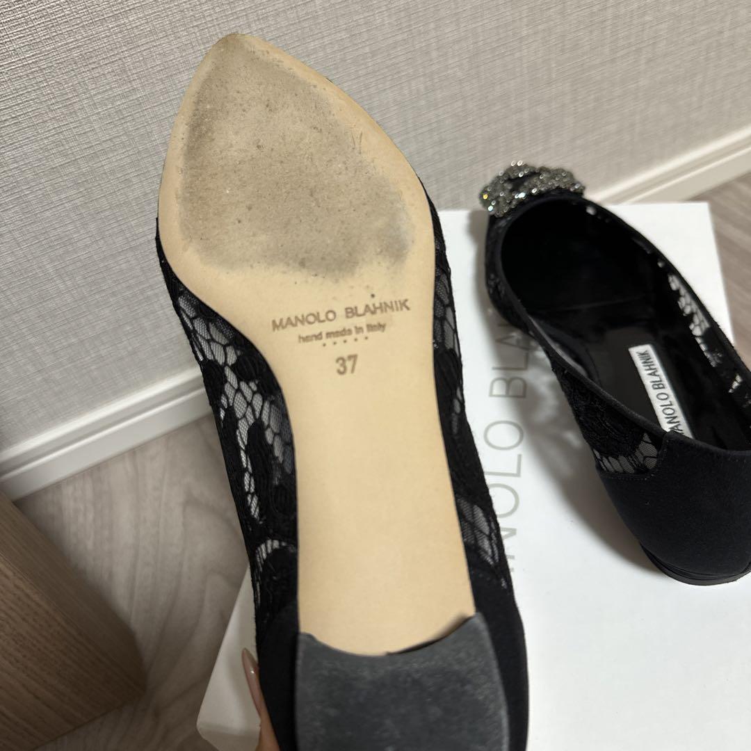 みぃマノロブラニク　ハンギシフラットパンプス　ブラック