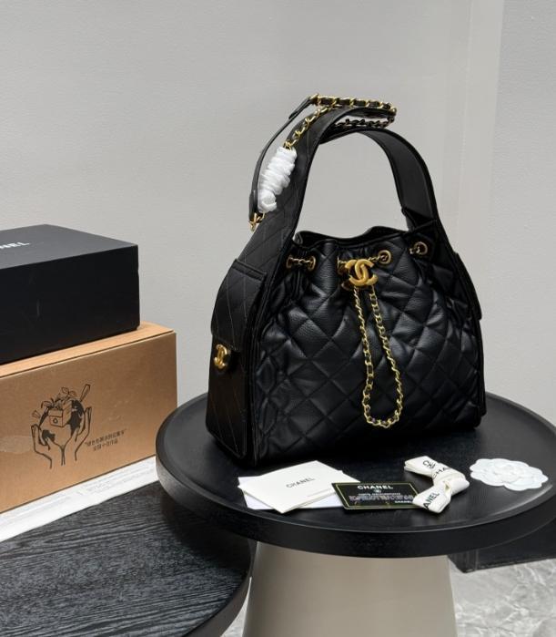 CHANEL ブラックレザーショルダーバッグ - メルカリ