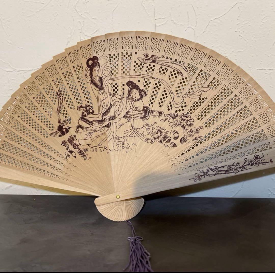 中国 木製 扇子 新品 未使用 お得】新品 高級香木扇子・中国美人画デザイン 木製 - メルカリ