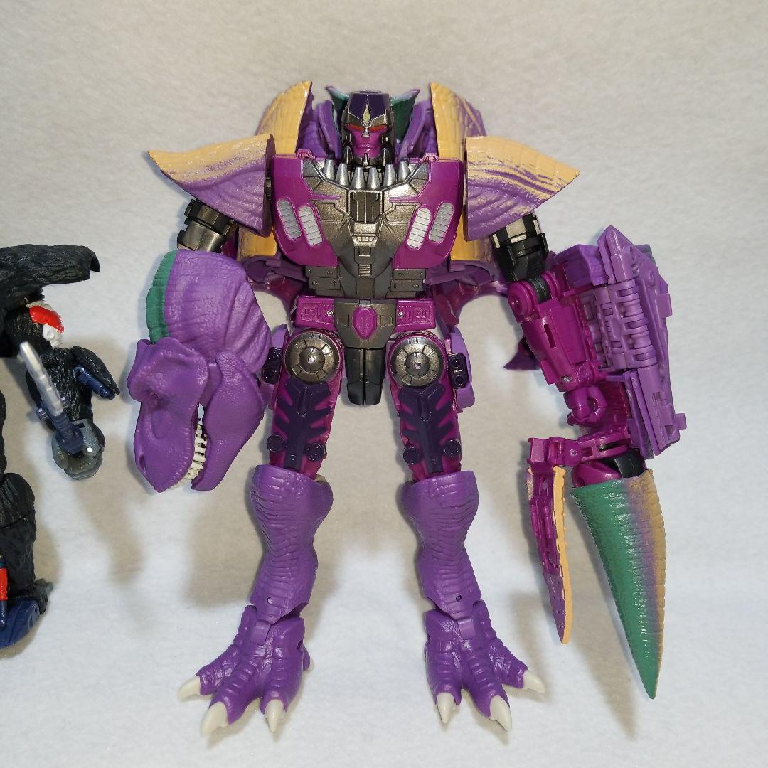 ビーストウォーズ　メガトロン&コンボイ ゴリラに変形する「コンボイ」とティラノザウルスに変形する