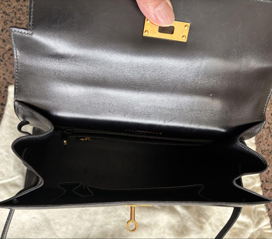 ブラックレザーハンドバッグです 鍵付きkelly style