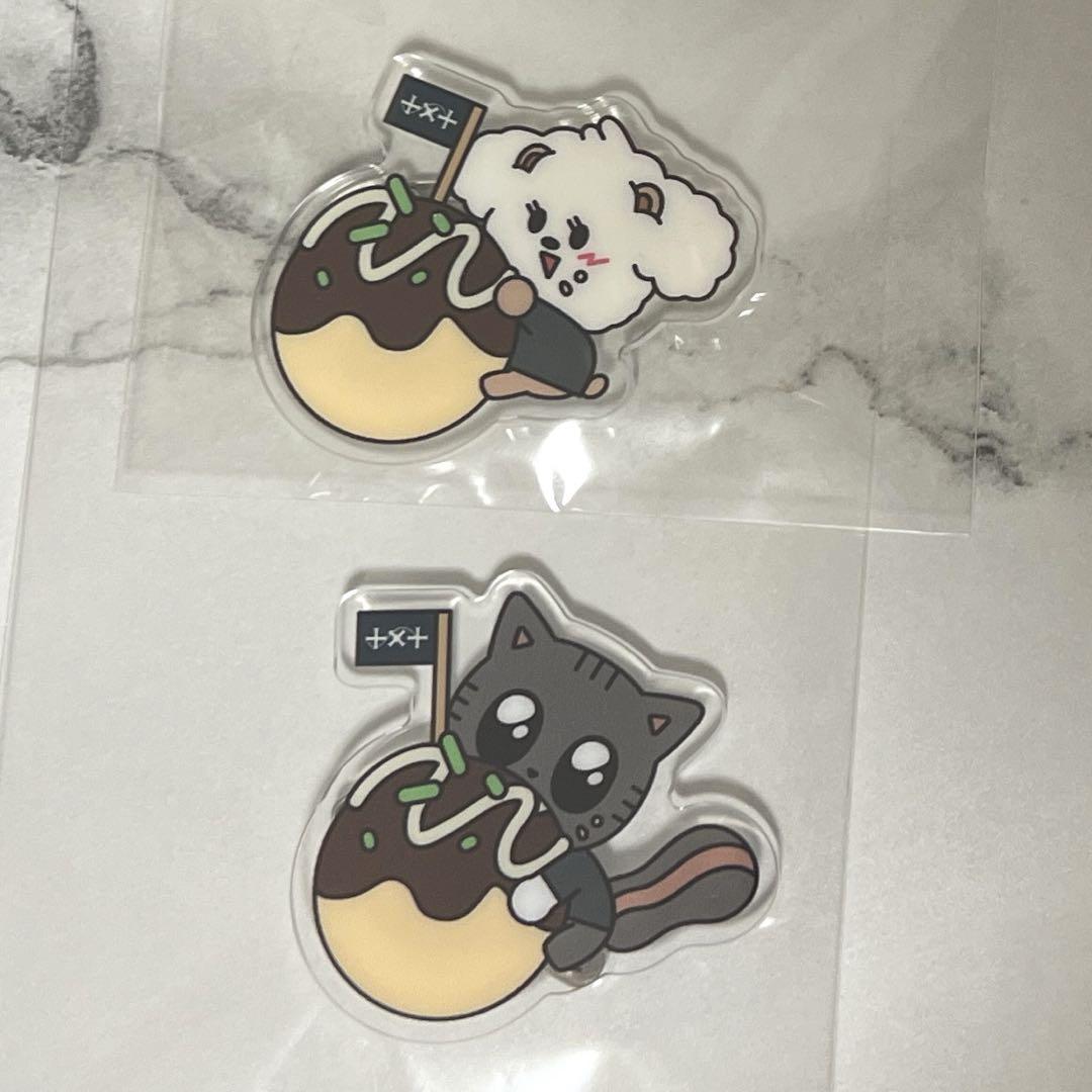 大人も着やすいシンプルファッション ウプズ ダゴニャン バムグッ プルバトゥ TXT アクリル ご バッジ タレントカード