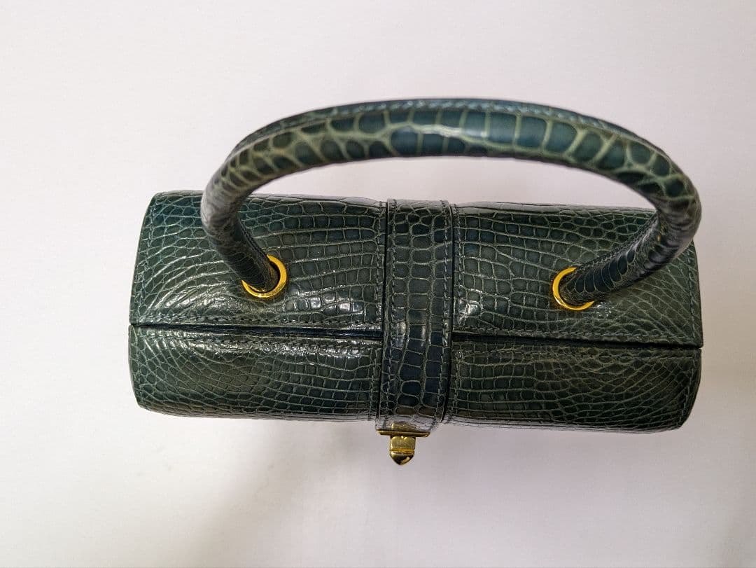イタリア製ダークグリーン クロコダイル１枚皮のハンドバッグ イタリア製ダークグリーン クロコダイル1枚皮のハンドバッグ