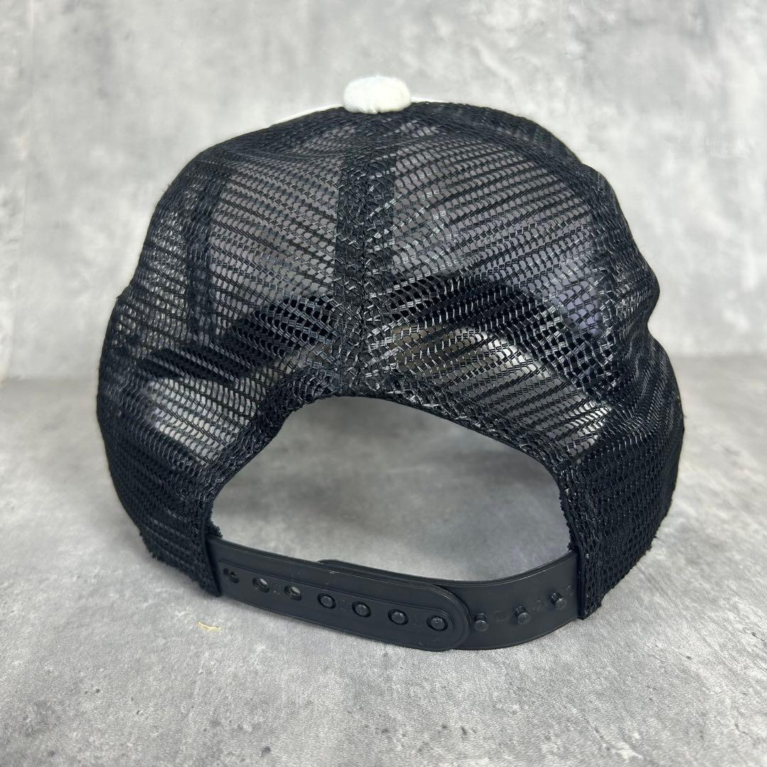 ダンスウィズドラゴン　メッシュキャップ　白×黒　刺繍ワッペン ダンスウィズドラゴン メッシュキャップ 白×黒 刺繍ワッペン