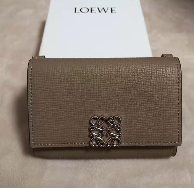 LOEWE ブラウンレザー スマホショルダーバッグ - メルカリ