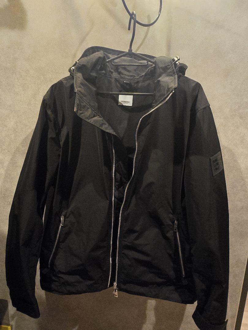 BURBERRY　黒　ナイロンジャケットパーカー
