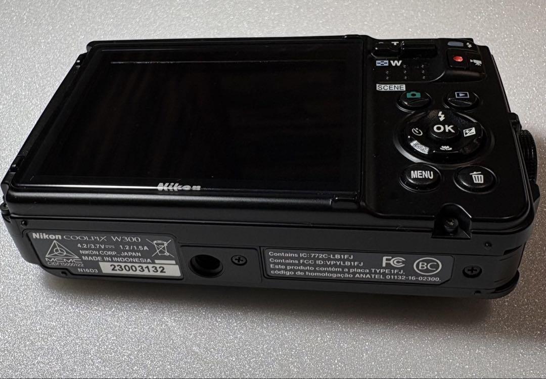 【美品】Nikon COOLPIX W300　カモフラ　防水 デジタルカメラ