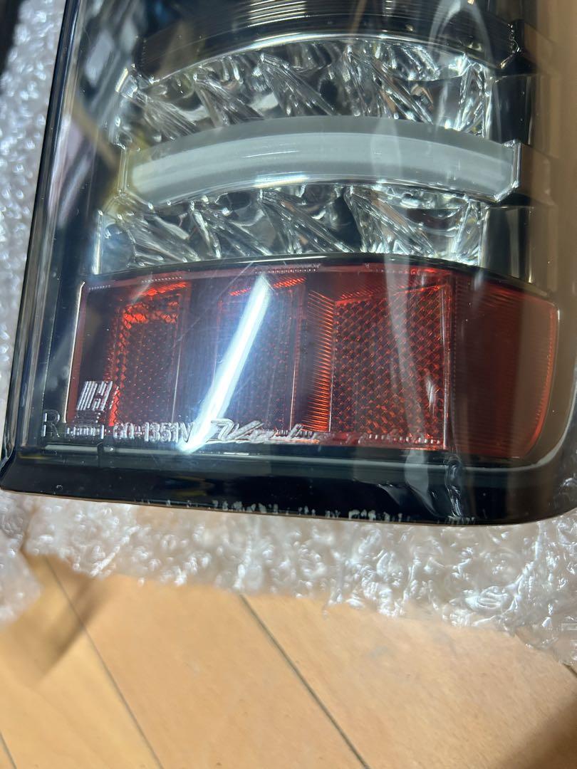 200系ハイエース ヴァレンティテール 左右セット 200系ハイエース ヴァレンティテール 左右セット