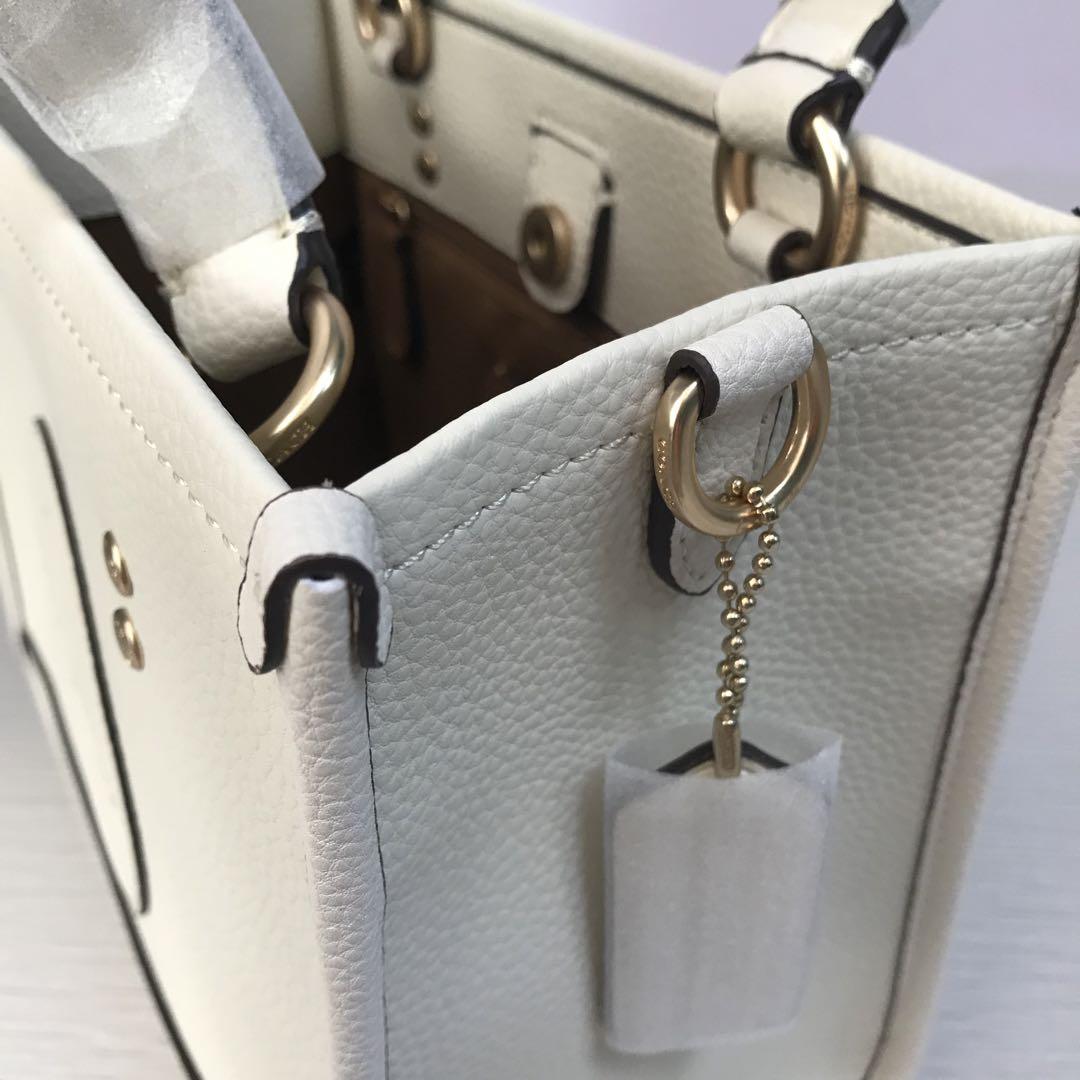 大人気 ☆COACH デンプシー キャリーオール パッチ デンプシー トート