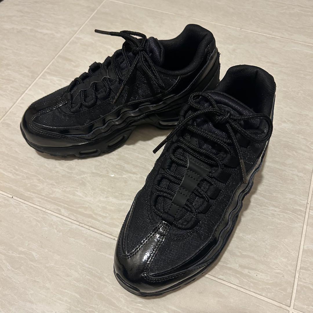 NIKE エアマックス95 トリプルブラック