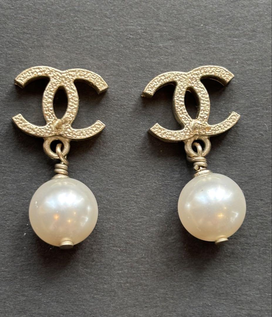 CHANELシャネル　ピアス　パール CHANEL Pearl Drop Pierced earrings/シャネル CC チェーン
