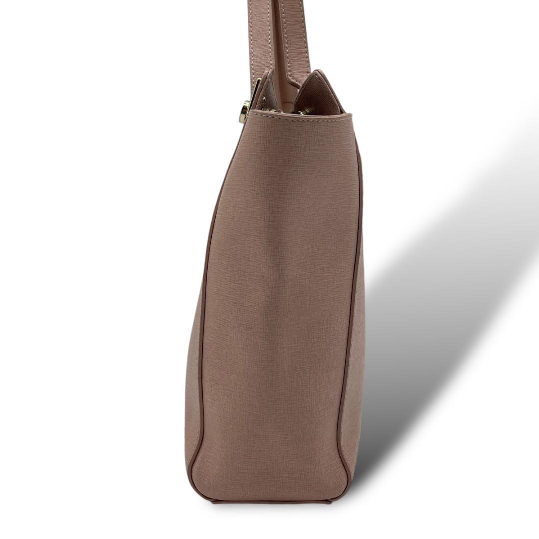 美品 FURLA 2107 トートバッグ ロゴプレート A4可 フルラ ピンク 美品 FURLA 2107 トートバッグ ロゴプレート A4可 フルラ ピンク