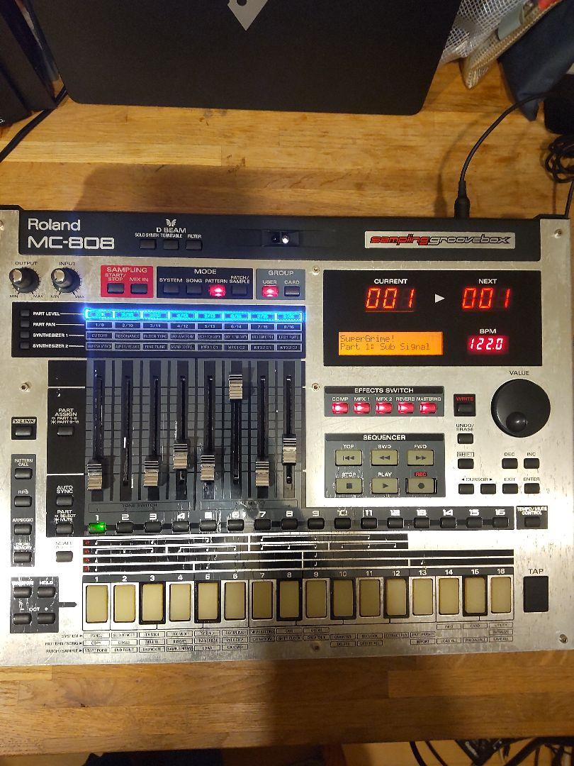 Roland MC-808 サンプラー グルーブボックス