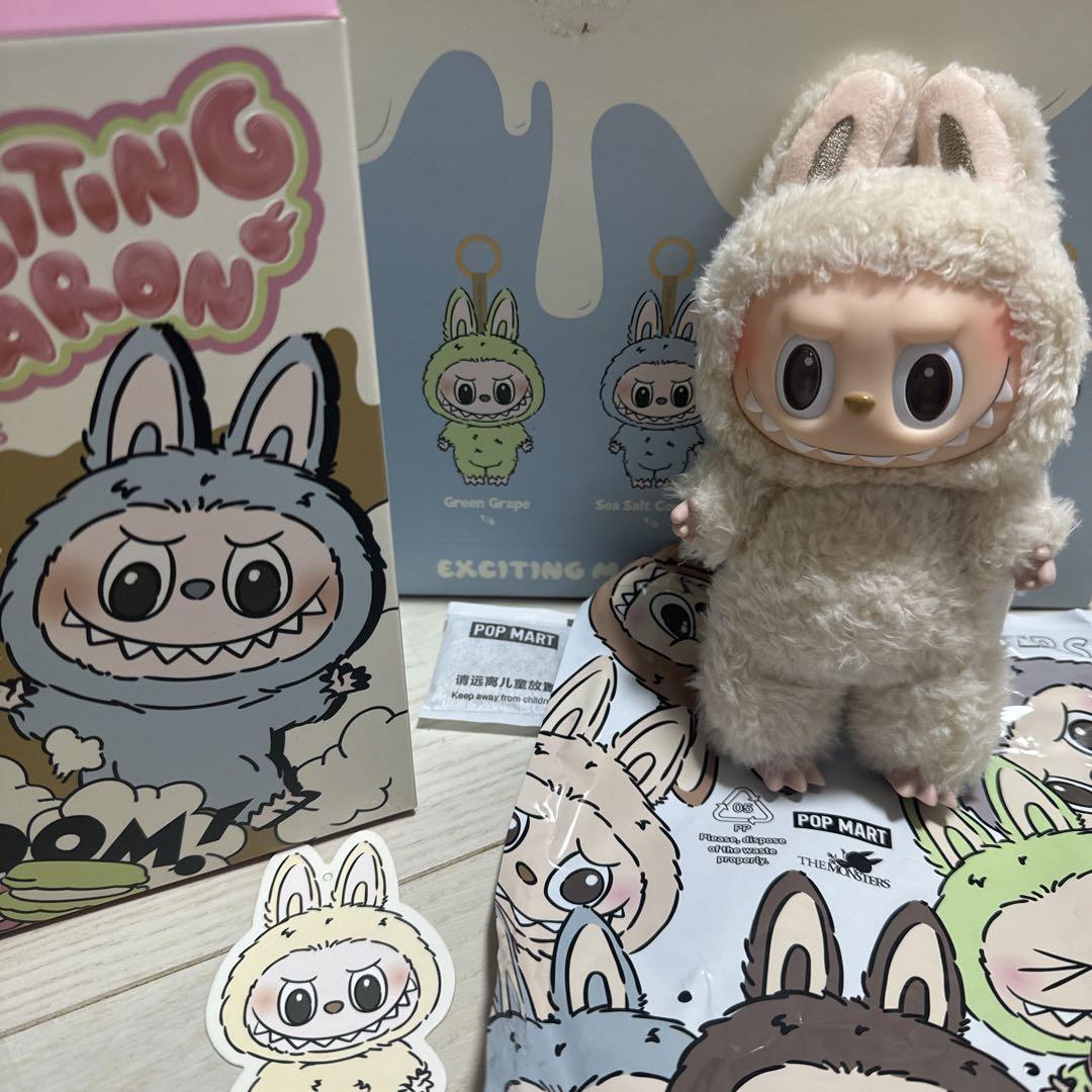 LABUBU マカロン　ぬいぐるみキーホルダー　Soymilk Labubu exciting macaron LABUBU soymilk - メルカリ