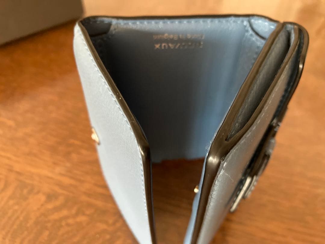 【DELVAUX】Presse Trifold 三つ折り財布 くすみブルー 【DELVAUX】Presse Trifold 三つ折り財布 くすみブルー