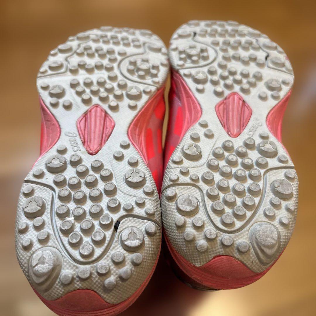 ASICS フットサルシューズ レッド - メルカリ