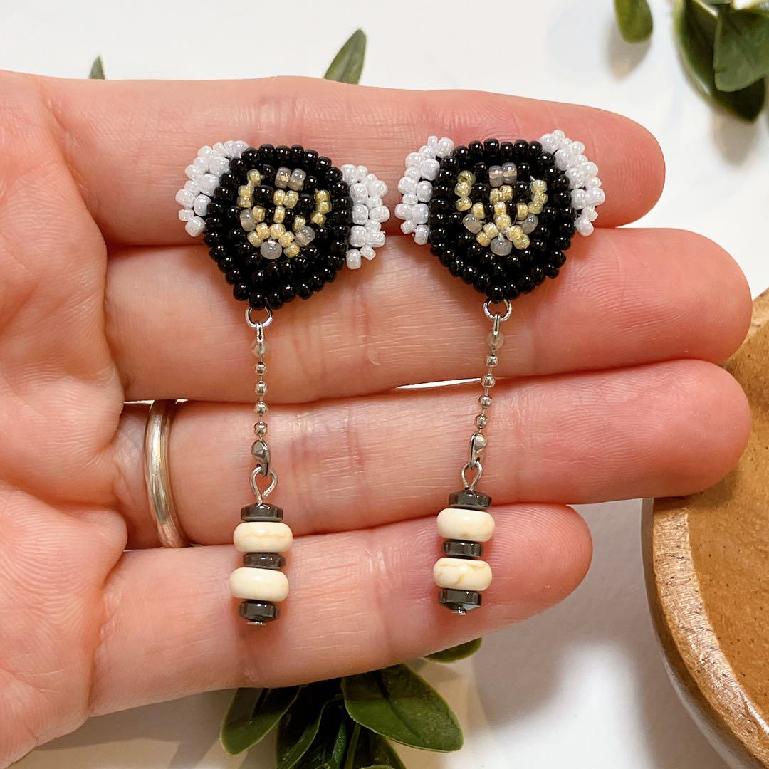 フレンチロップ　ショウガラゴ　コモンマーモセット　ビーズ刺繍　ハンドメイドピアス