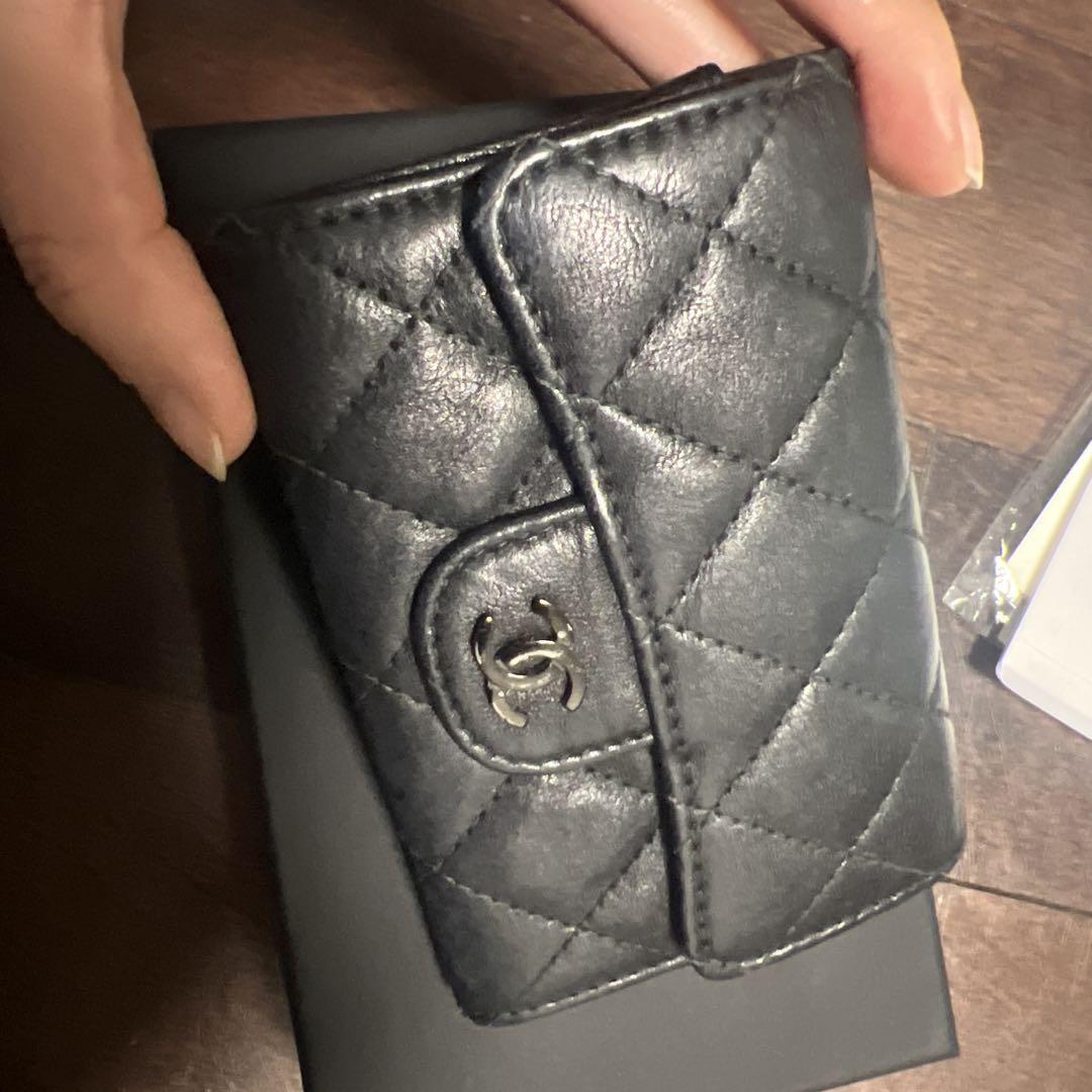 CHANEL ブラック 羊革レザー カードケース限定ブラックロゴ