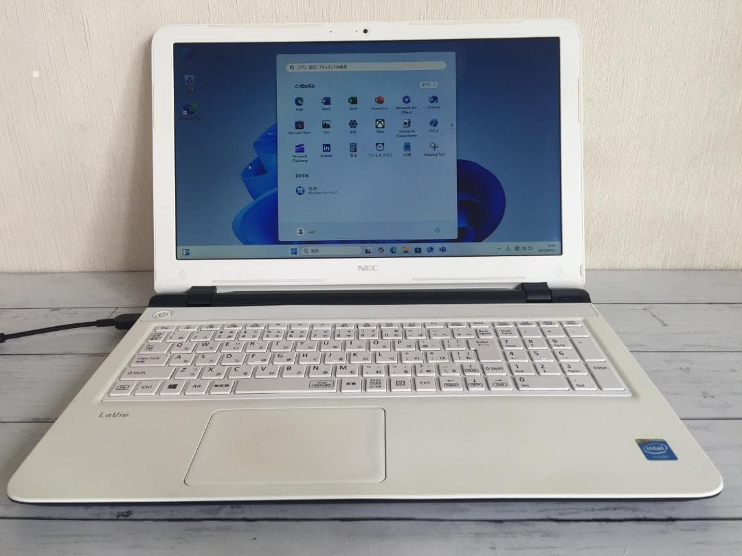 NEC LaVie LE150/S1W 15.6型液晶 フルサイズノートパソコン