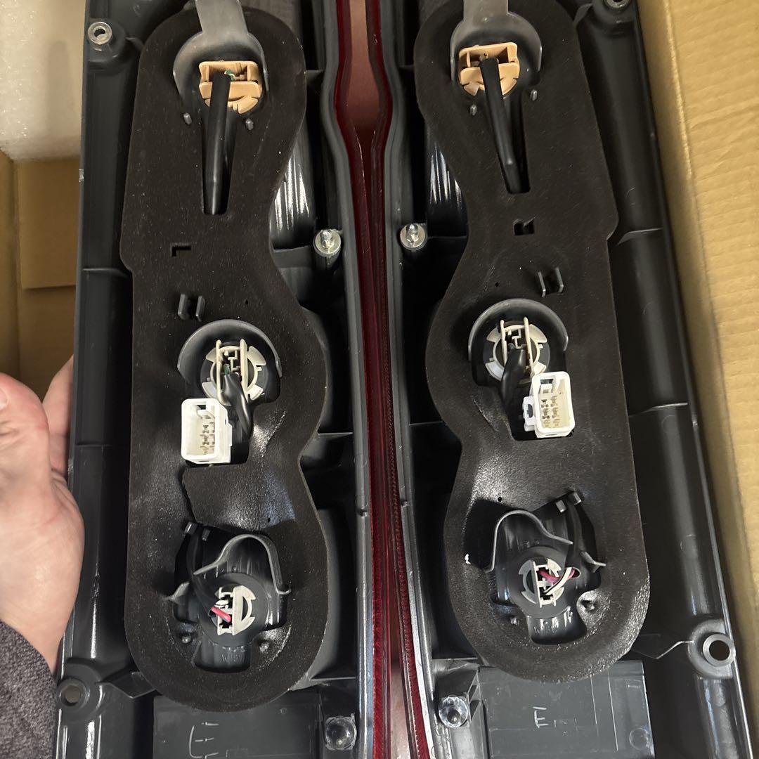 【美品】ハイエーステールランプ　純正