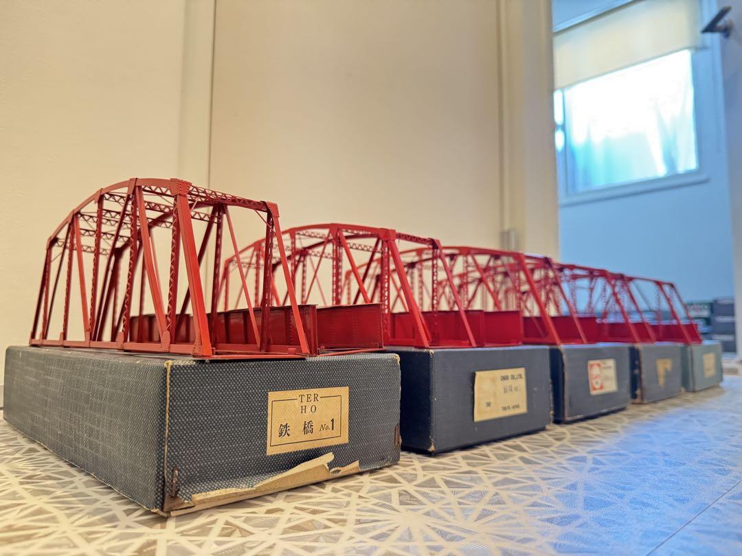 HOゲージ☆1/80☆本屋4個☆フィギュアに☆1/64より小☆鉄道模型