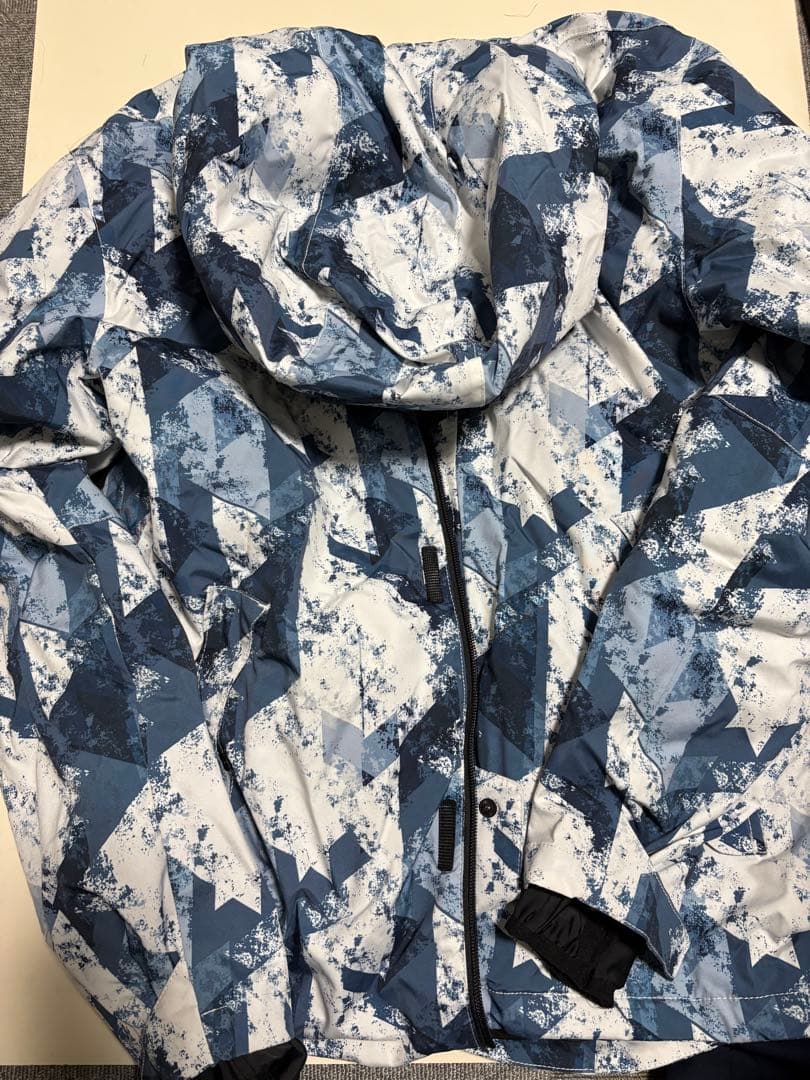 スノーボードウェア（青白幾何学模様） - メルカリ