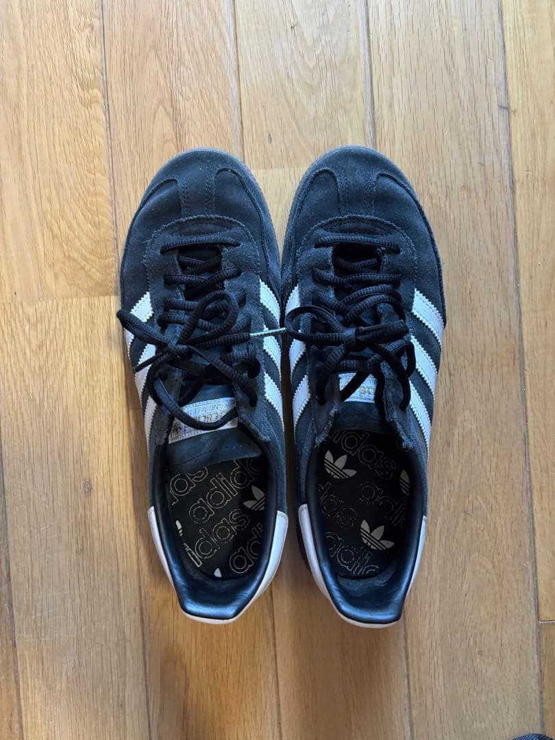 adidas スニーカー靴