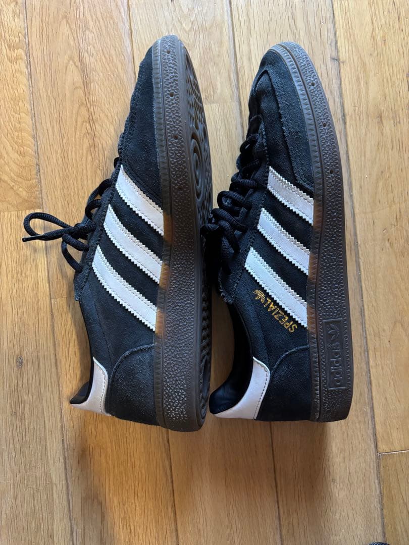 adidas スニーカー