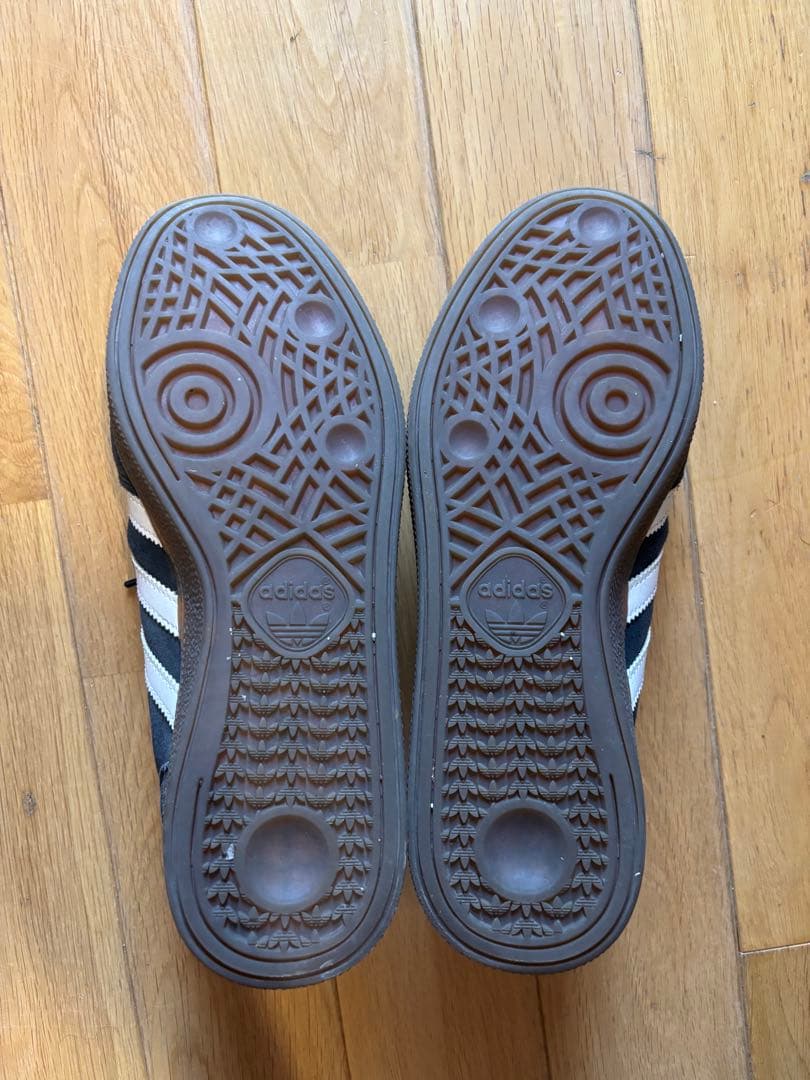 adidas スニーカー