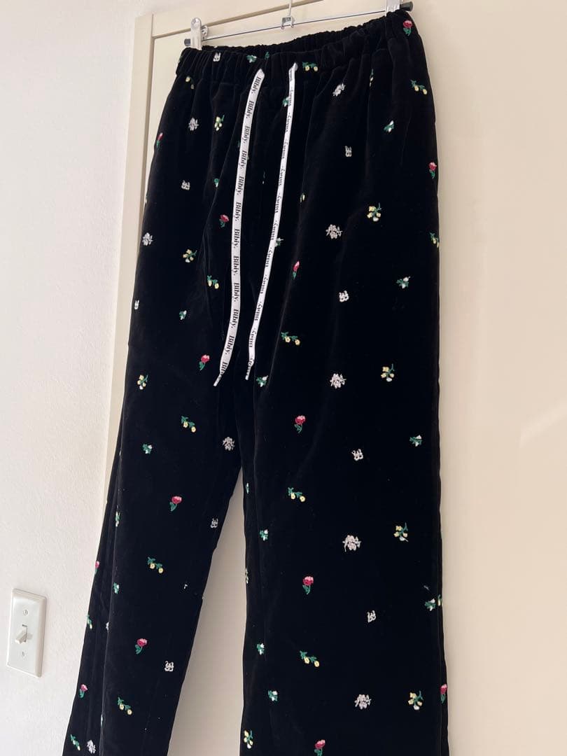美品 Bibiy. ベルベット 刺繍ジャケット パンツ セット ブラック 黒 美品 Bibiy. ベルベット 刺繍ジャケット パンツ セット ブラック 黒