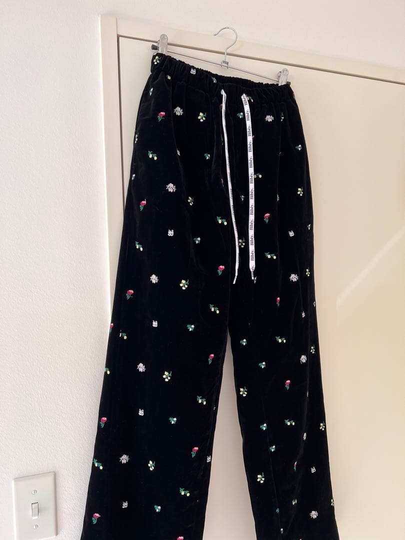 美品 Bibiy. ベルベット 刺繍ジャケット パンツ セット ブラック 黒 美品 Bibiy. ベルベット 刺繍ジャケット パンツ セット ブラック 黒