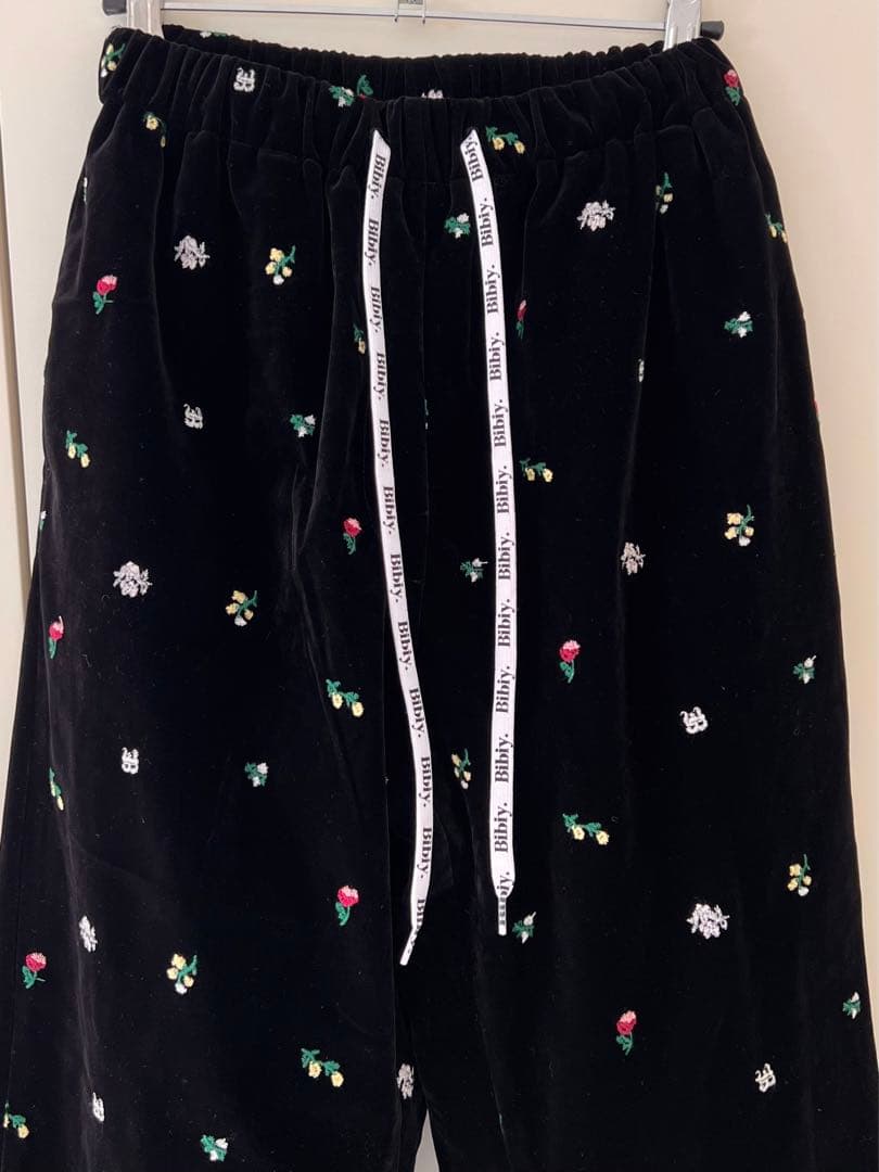 美品 Bibiy. ベルベット 刺繍ジャケット パンツ セット ブラック 黒 美品 Bibiy. ベルベット 刺繍ジャケット パンツ セット ブラック 黒