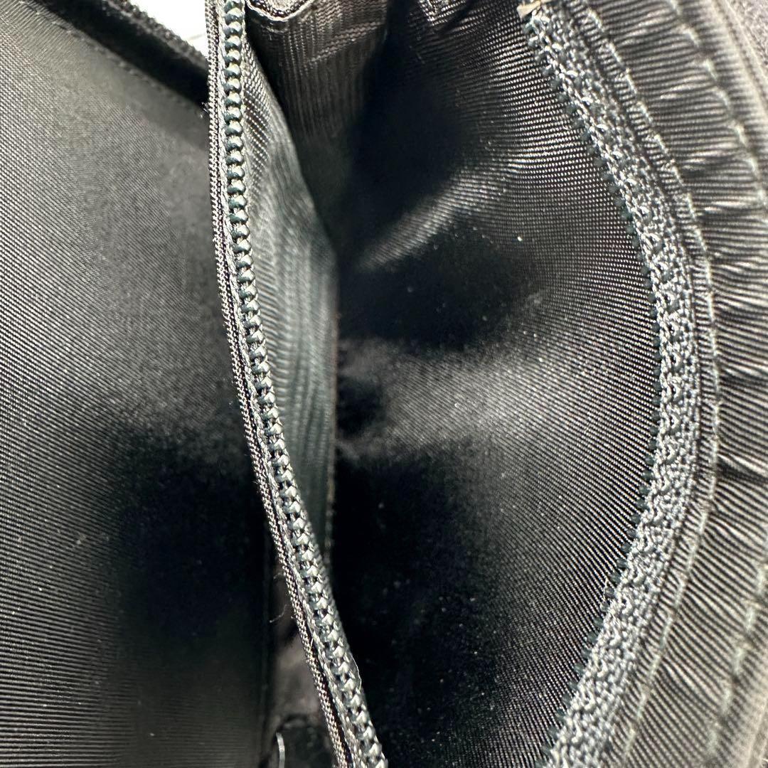 美品 PRADA 995 ナイロン 財布 ラウンドファスナー 三角ロゴ